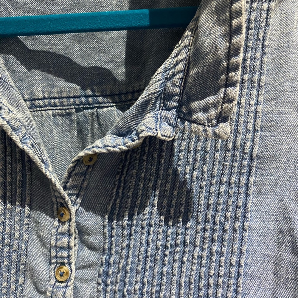 🥞 Pilcro Denim Hippy Tuxedo-Front Crop Blouse 👩🏼‍🌾 - Picture 2 of 4
